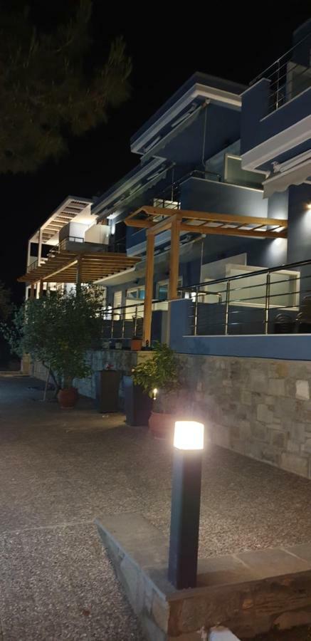 Isalos Suites Néa Péramos Exterior foto
